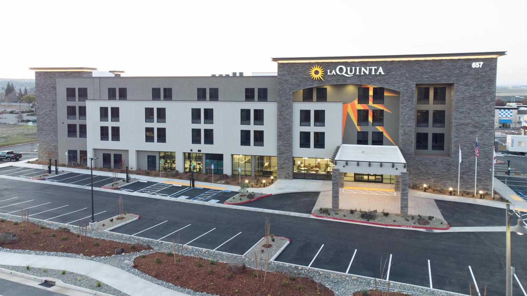 La Quinta Inn And Suites By Wyndham 林肯 外观 照片